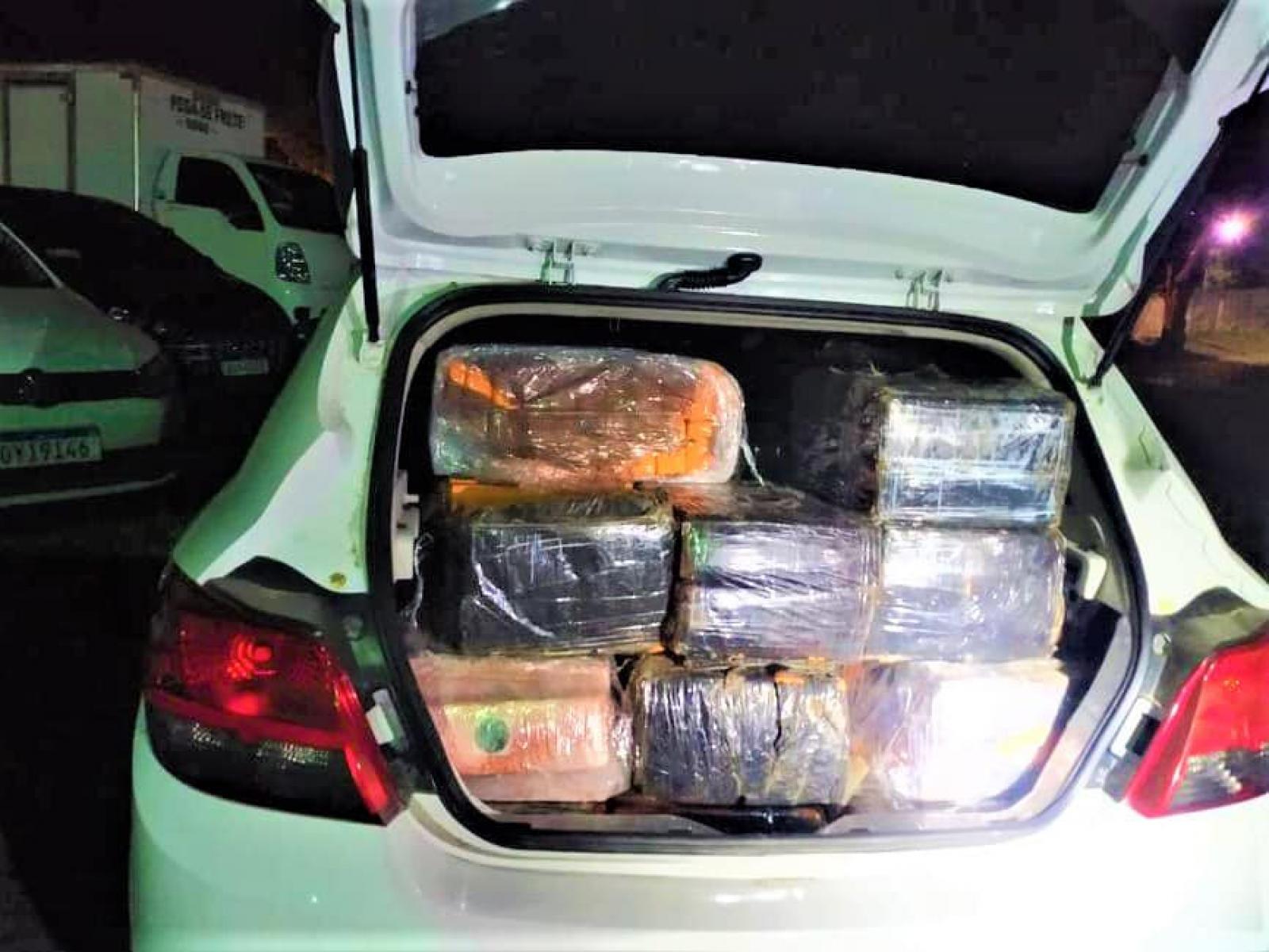 Em Itabuna, ação conjunta da PRF e PMBA resultou na apreensão de mais de 1 tonelada de Maconha e prisão de traficante.