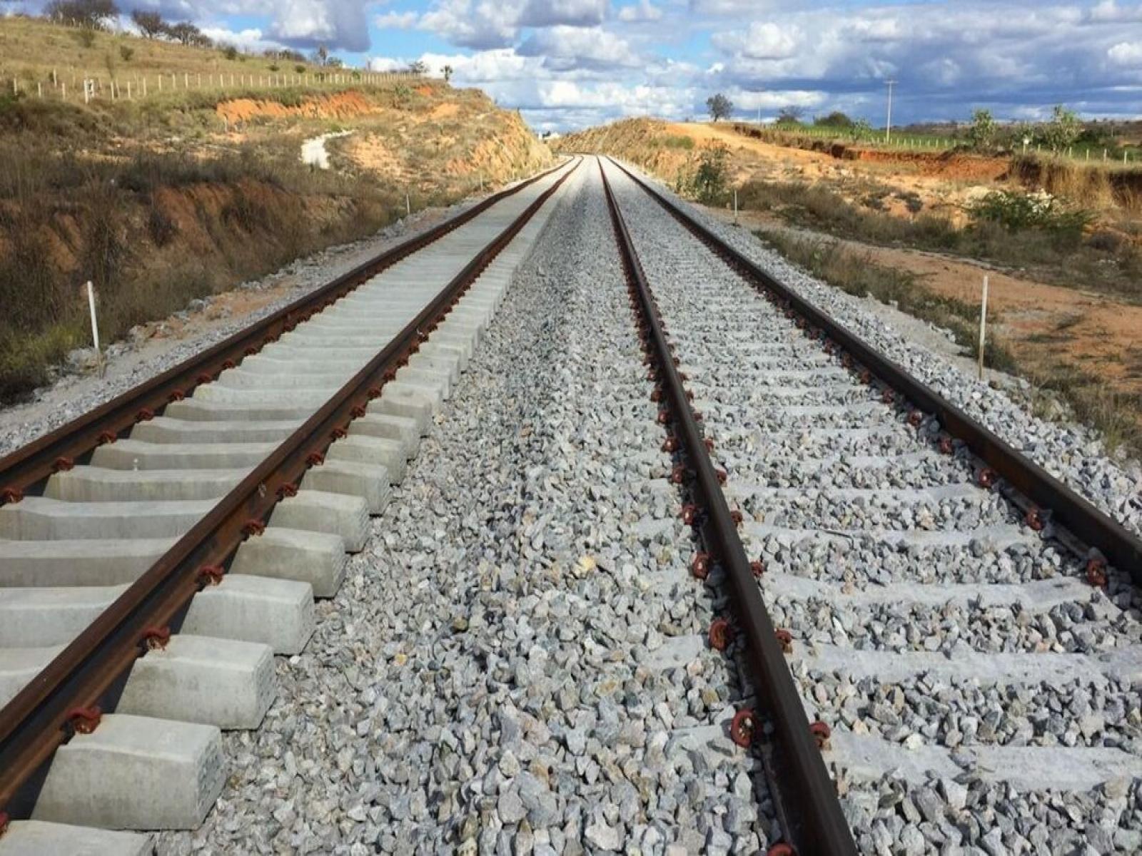 ANTT e Ministério da Infraestrutura assinam cinco contratos de autorização ferroviária