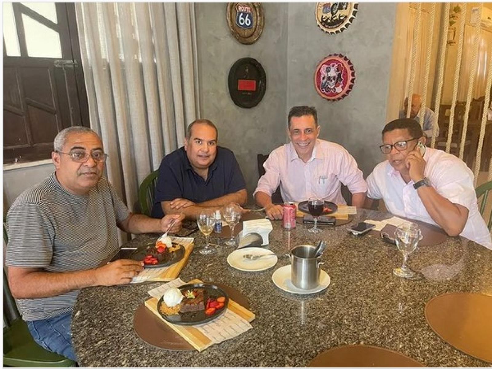 Sandro Régis e Elias Souza participam de almoço com ex deputado Sergio Carneiro
