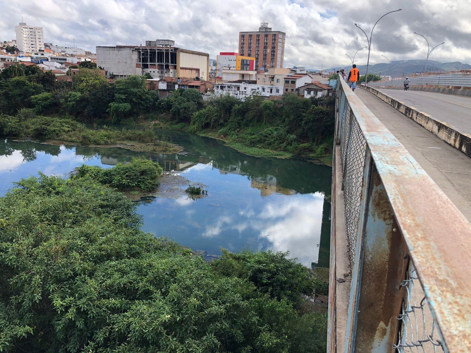 Jequié: mulher tentou suicídio se jogando da ponte do Mandacaru