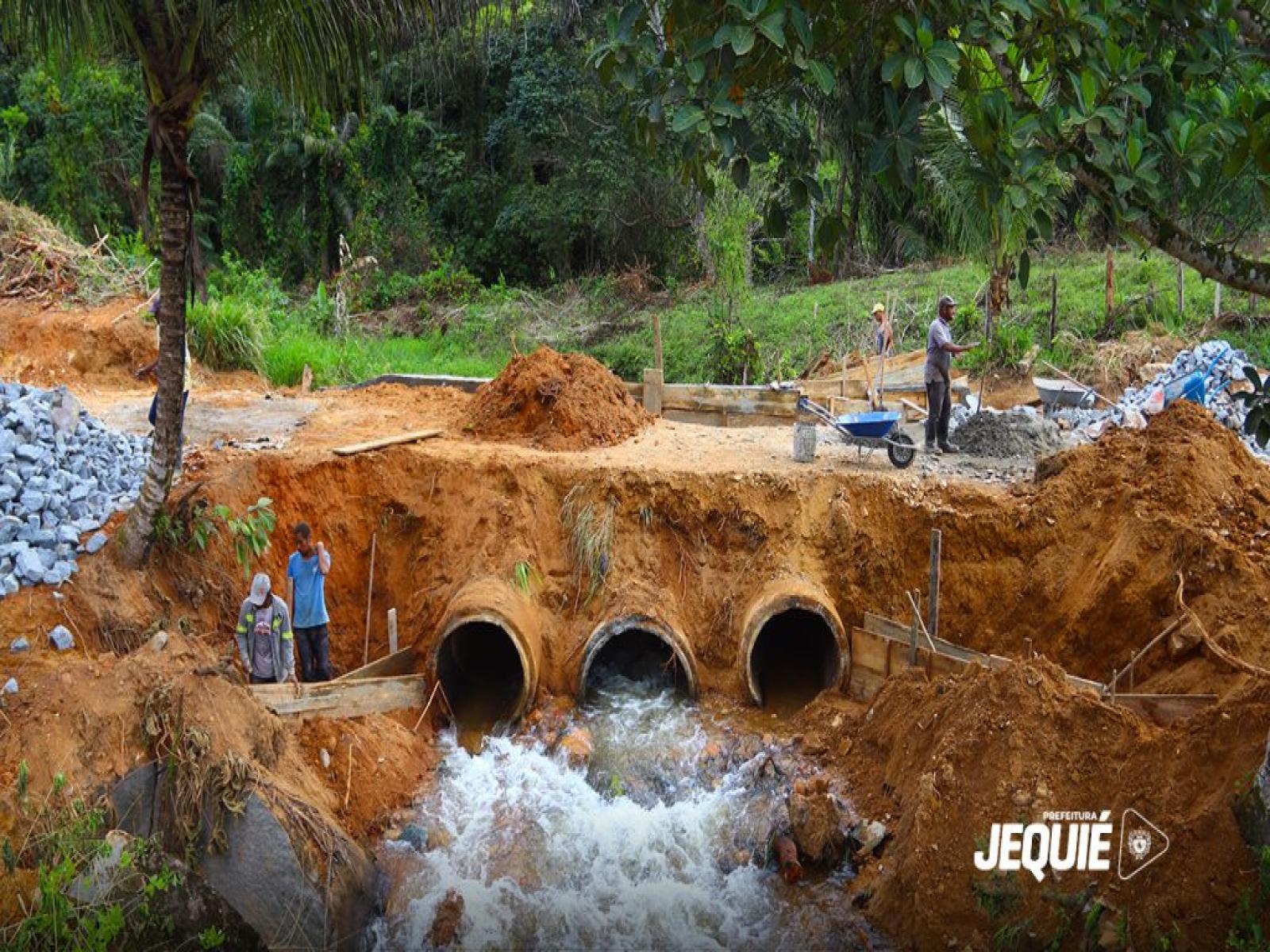 Prefeitura de Jequié segue com obras de infraestrutura viária e construção dos bueiros em estradas vicinais