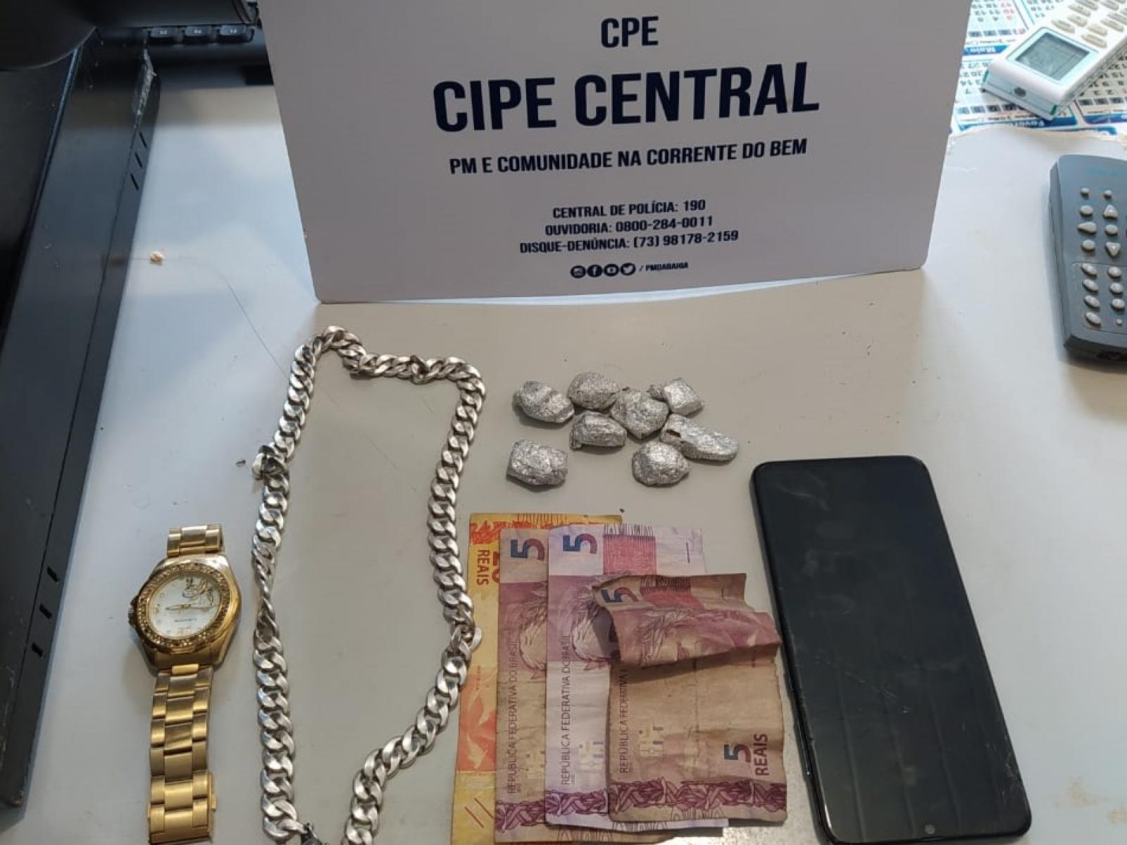 Cipe Central deteve dupla com drogas no Entroncamento de Jaguaquara