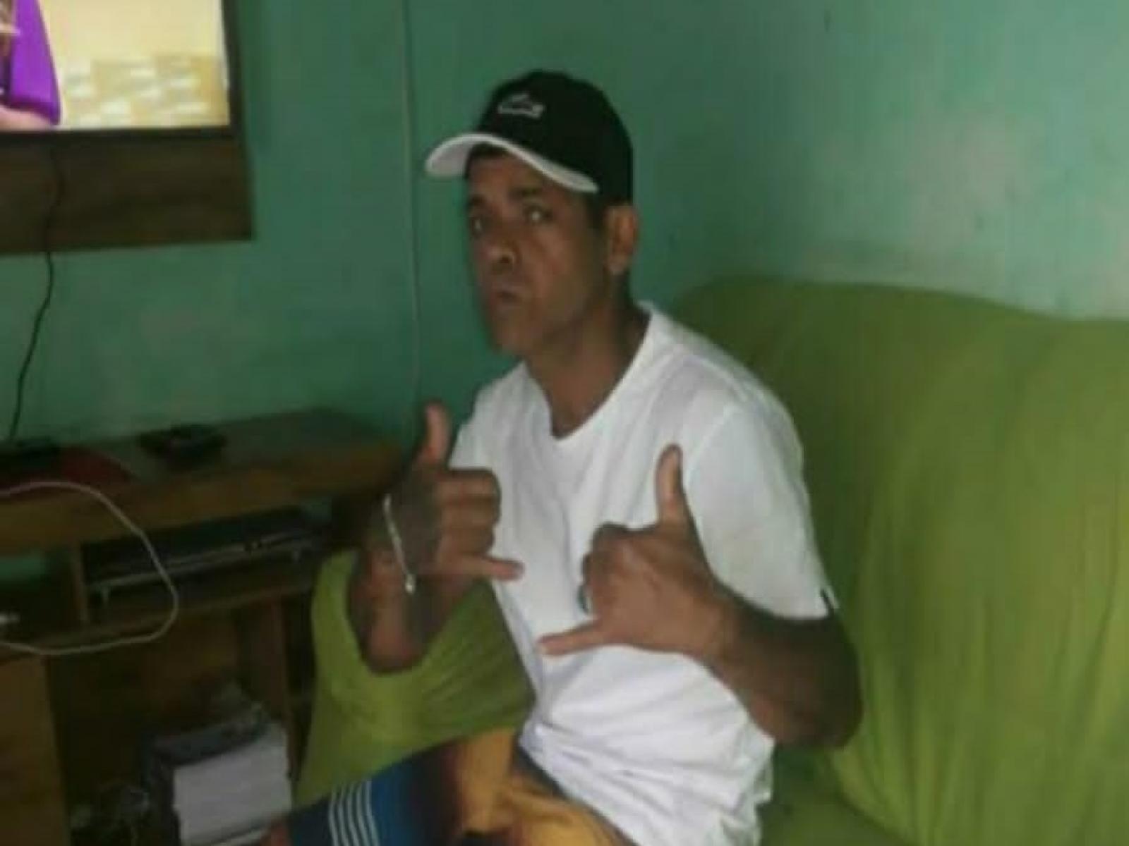 Ao abrir a porta homem foi executado a tiros no bairro Jequiezinho