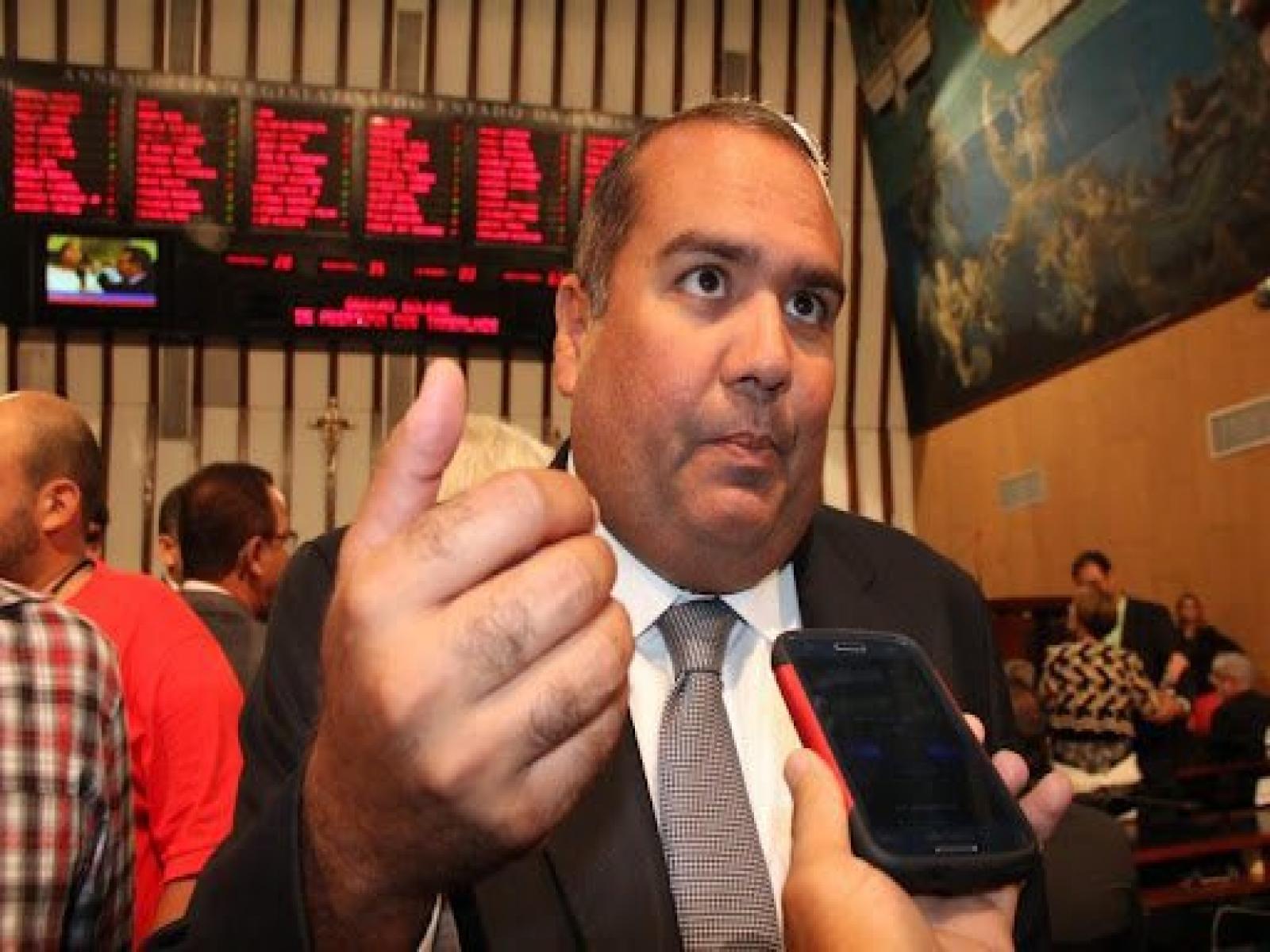 Até na pesquisa deles ACM Neto cresce e dispara na liderança, diz Sandro Régis