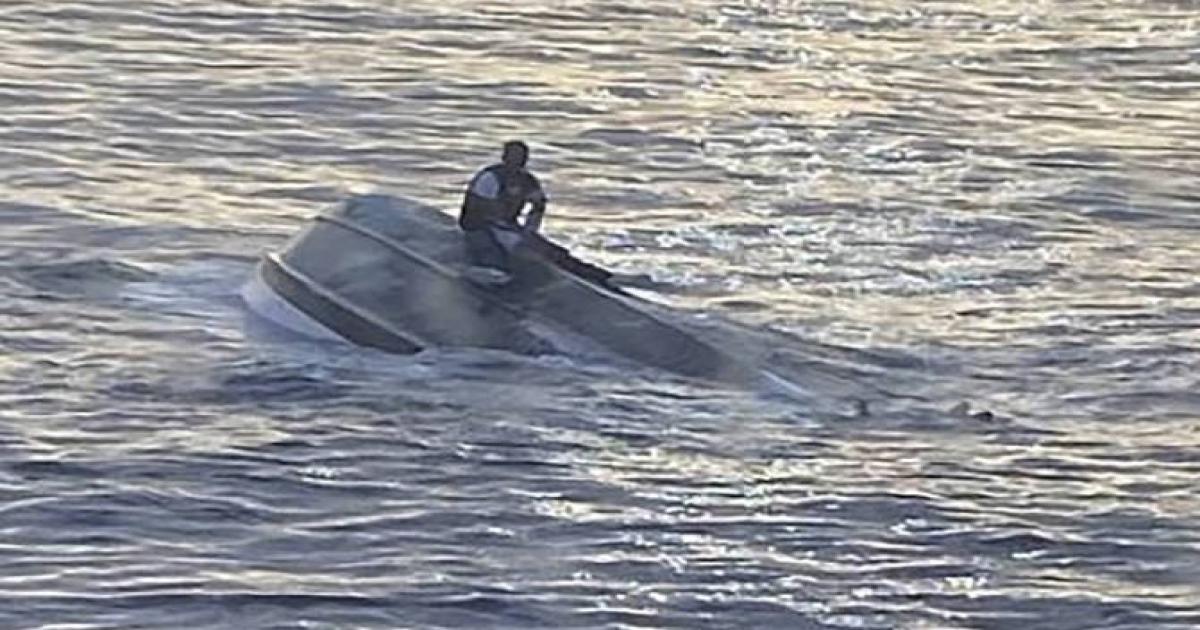 Três pescadores baianos são resgatados e um morre em alto mar após 14 dias à deriva em barco