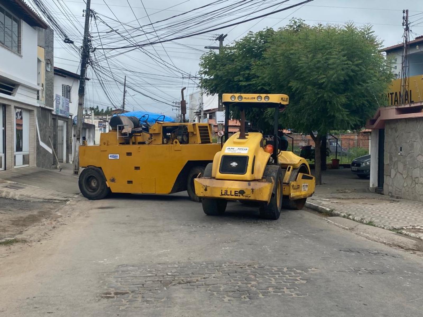 Embasa iniciou a pavimentação asfáltica da Rua Antônio Orrico