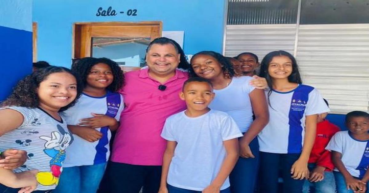 Prefeito Marcelo Pecorelli acompanha primeiro dia de aulas do município