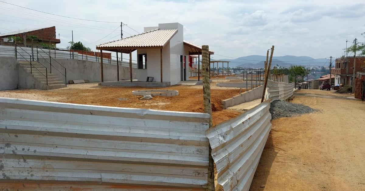 Moradores cobram do Governo do Estado conclusão da praça do Loteamento Mirassol