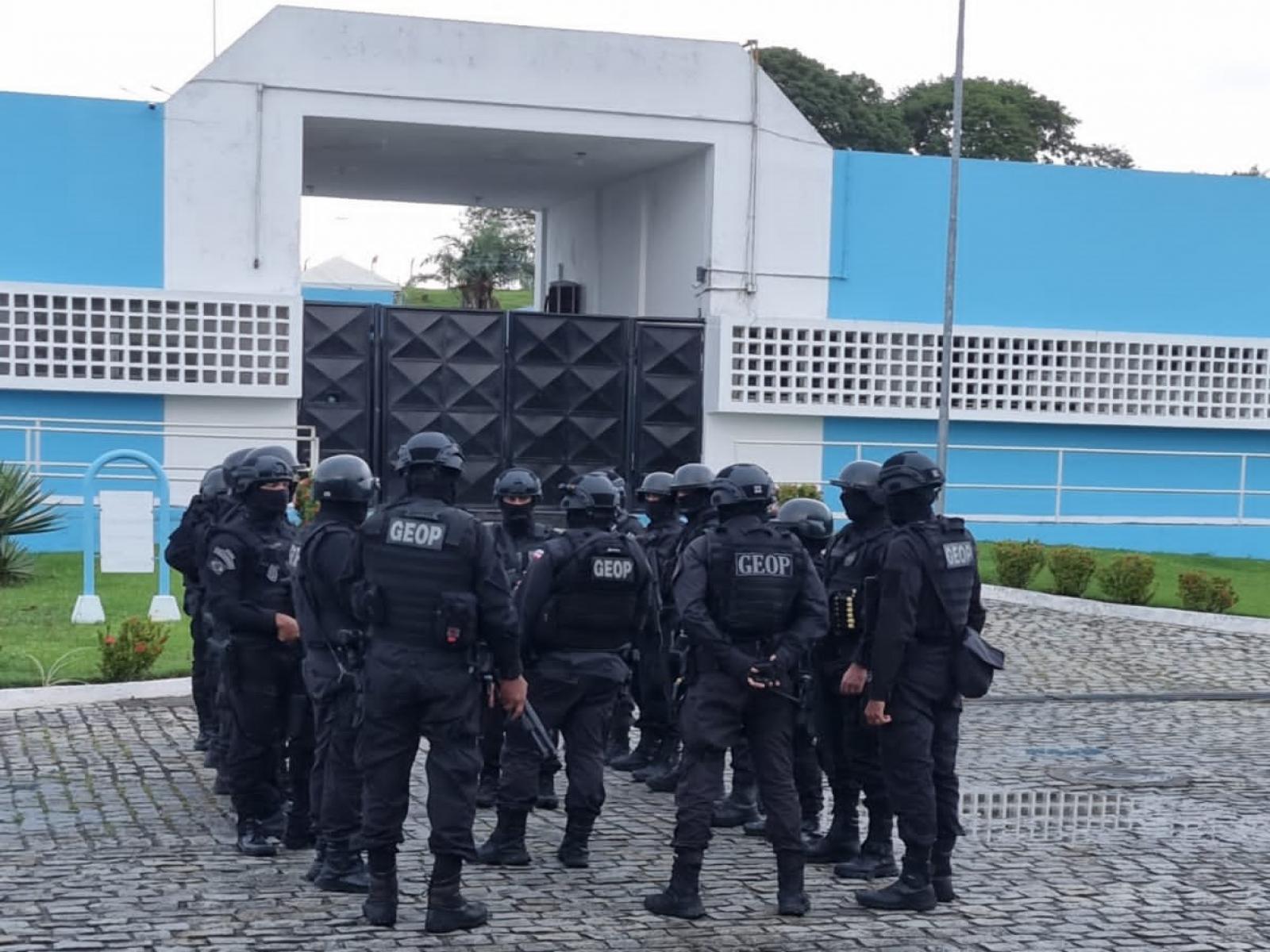Quatro são denunciados por traficar drogas e corromper agentes públicos do Conjunto Penal de Lauro de Freitas
