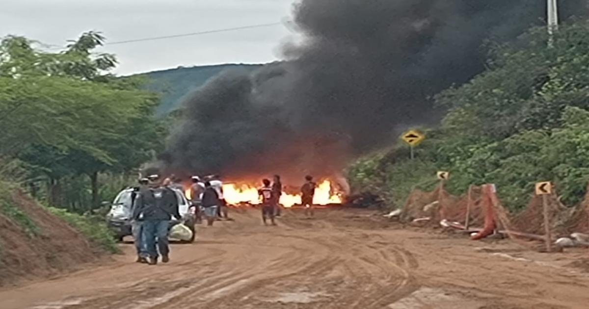 Maracás: população revoltada interdita a rodovia de Porto Alegre