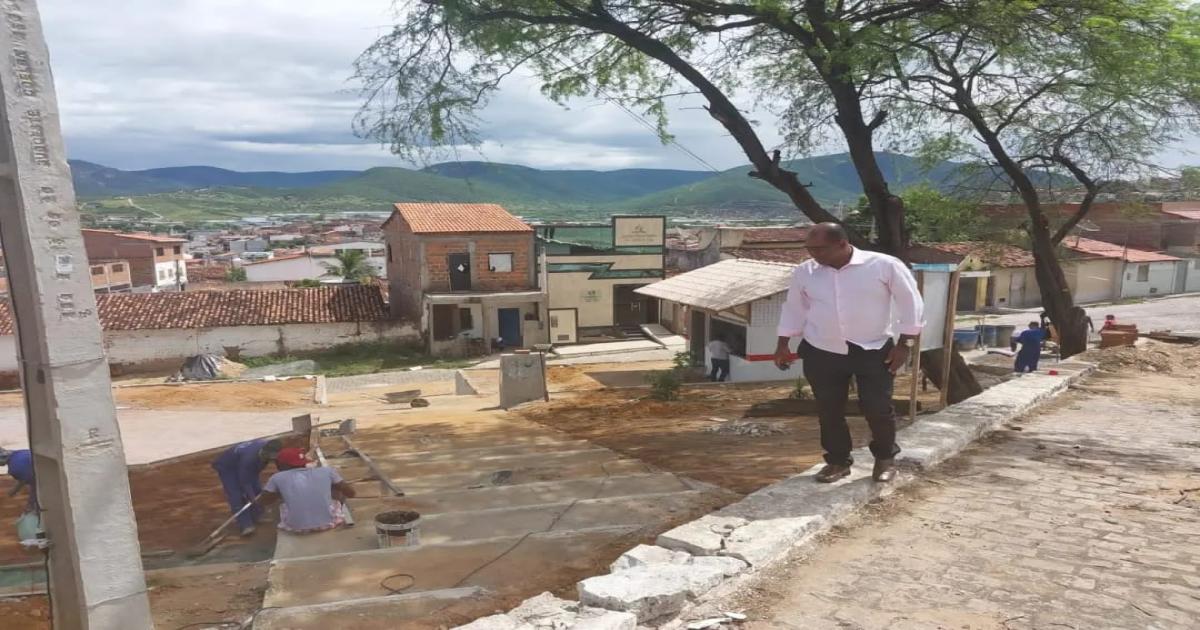 SOLDADO GILVAN DESTACA IMPORTÂNCIA DA NOVA PRAÇA QUE VEM SENDO CONSTRUÍDA NO ALTO DO AMOR