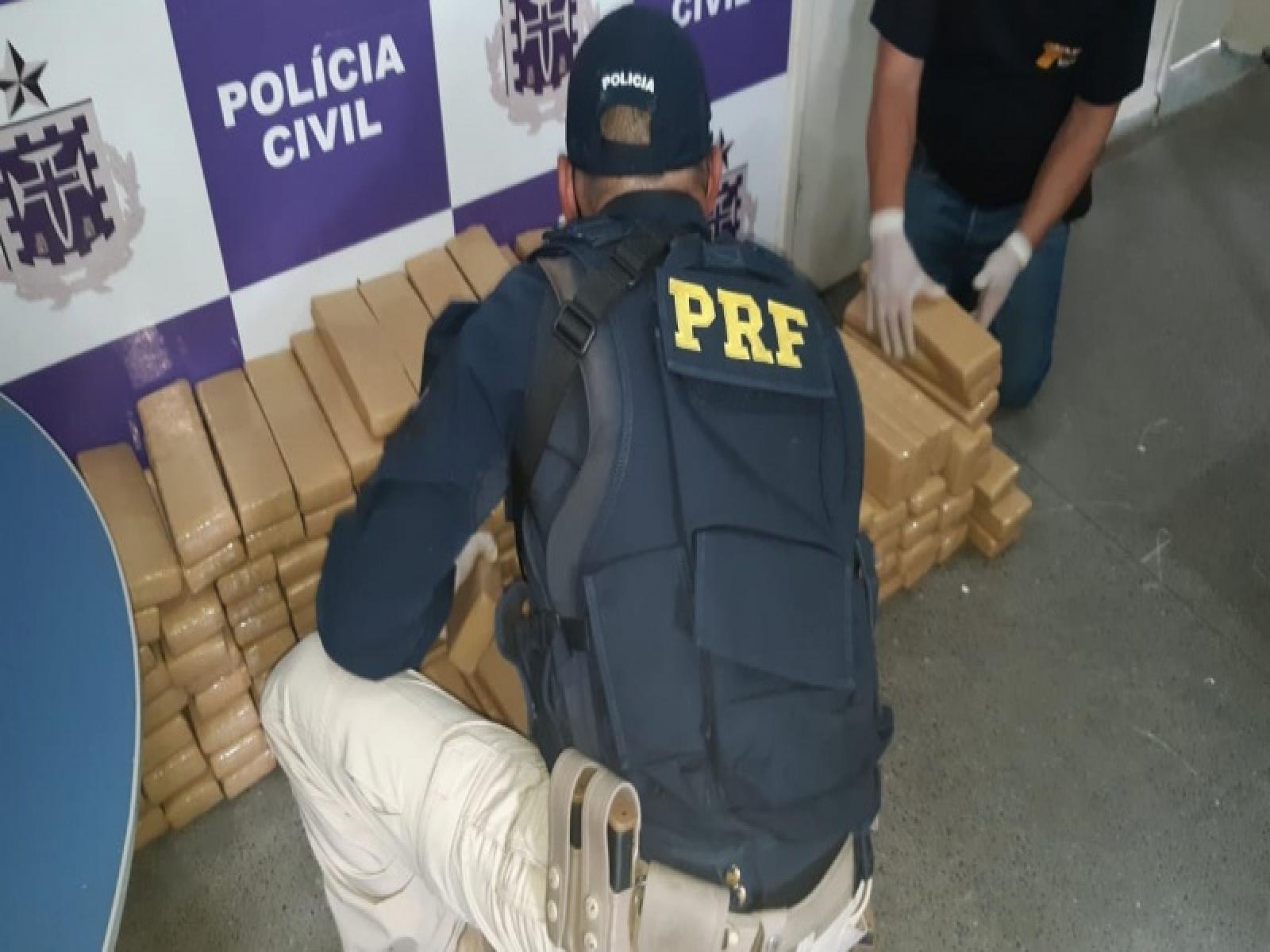 No sul da Bahia, esforço conjunto entre PRF e Polícia Civil resulta na apreensão de mais de 200 kg de maconha prensada