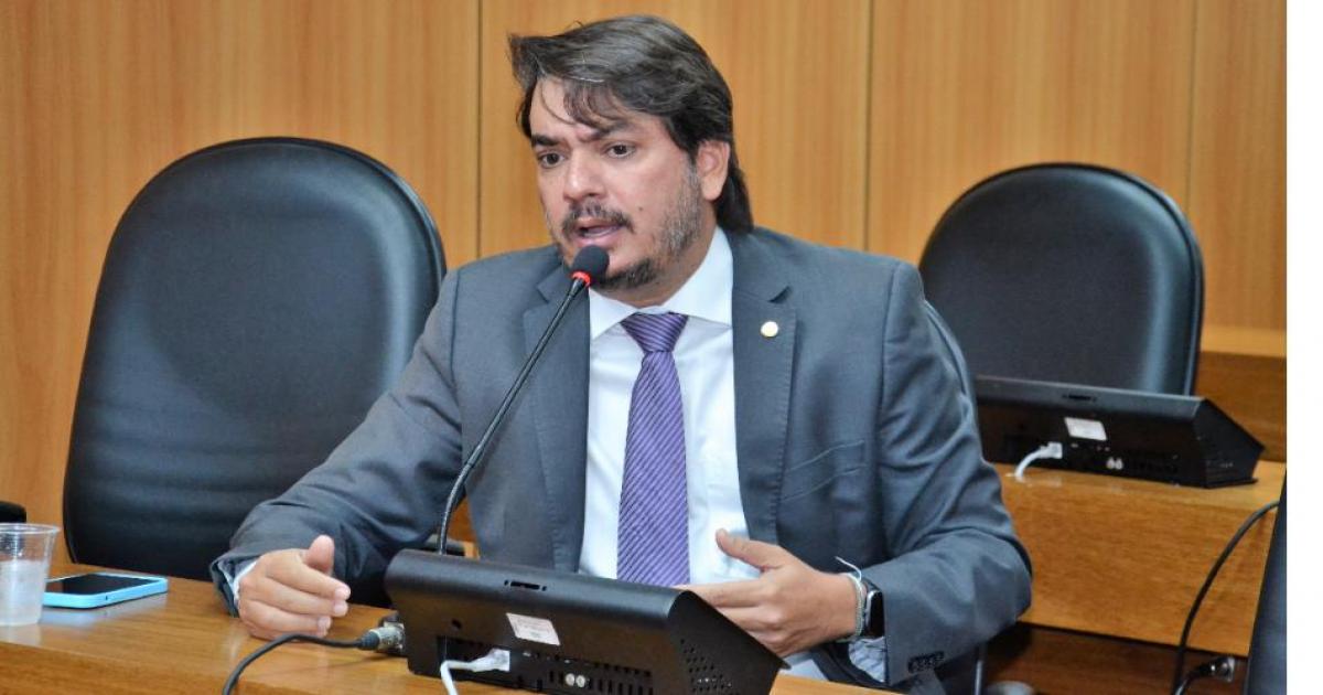 Pedro Tavares apresenta projeto que torna obrigatória a versão dos cardápios impressos nos restaurantes e estabelecimentos similares da Bahia