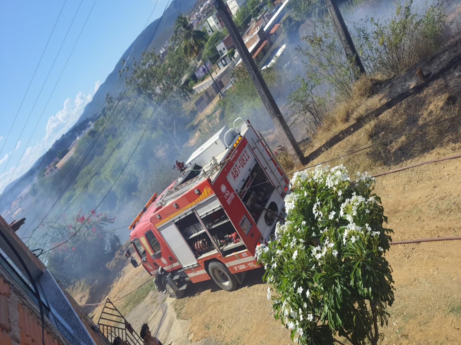 Incêndio embaixo da linha de transmissão da CHESF deixou moradores do bairro São José assustados