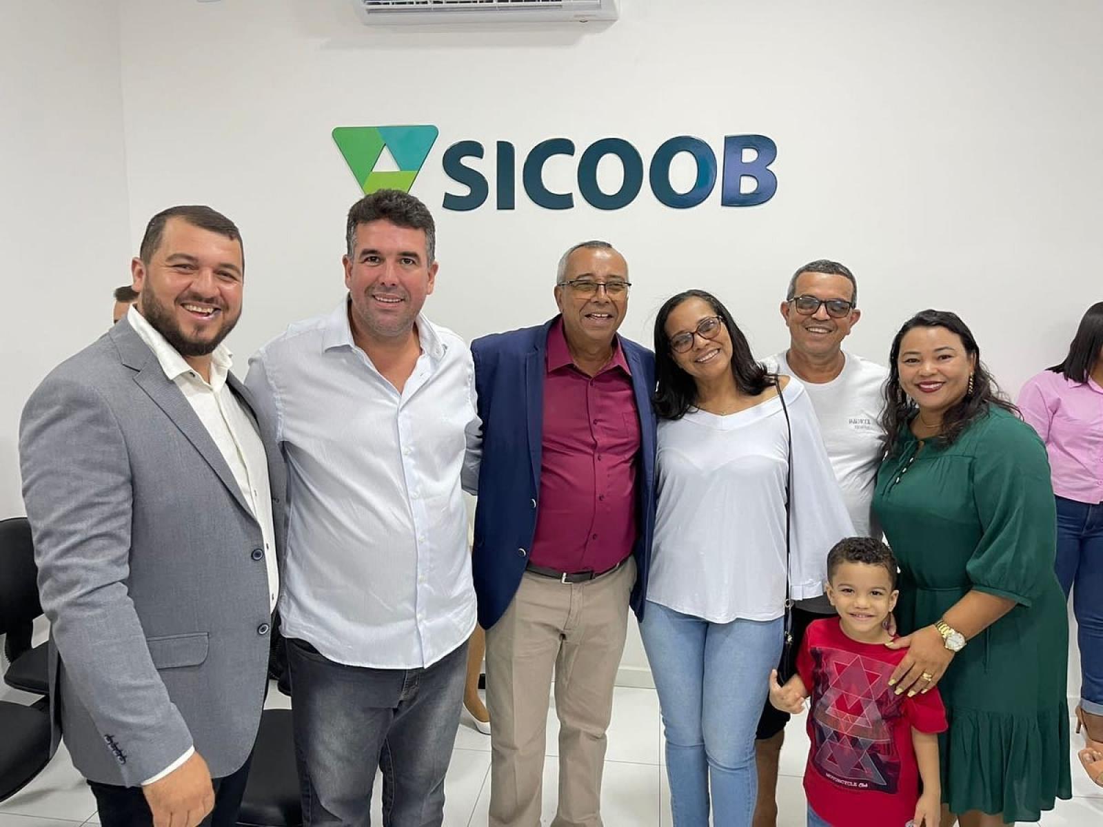 Patrick Lopes participa de inauguração do Banco Sicoob em Marcionílio Souza.