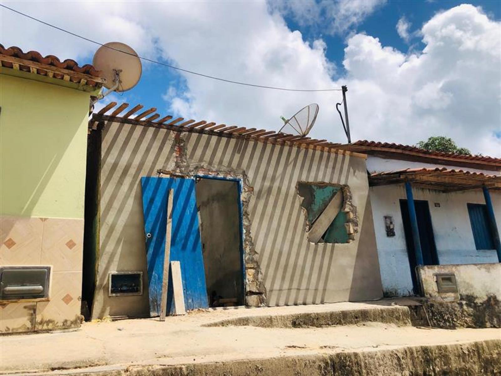 Prefeitura de Jitaúna iniciou a reforma de mais duas casas do programa municipal Morar Melhor.