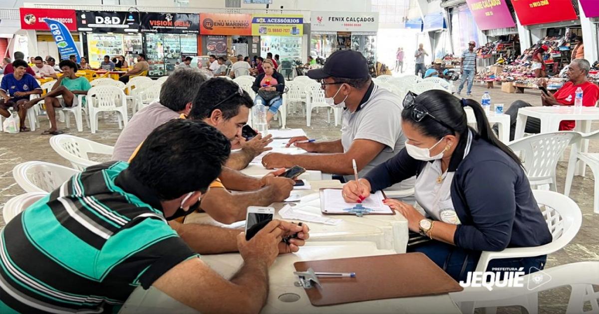 Prefeitura de Jequié realiza cadastramento de feirantes e comerciantes do CEAVIG e lojistas do Shopping Popular que tiveram seus empreendimentos ating