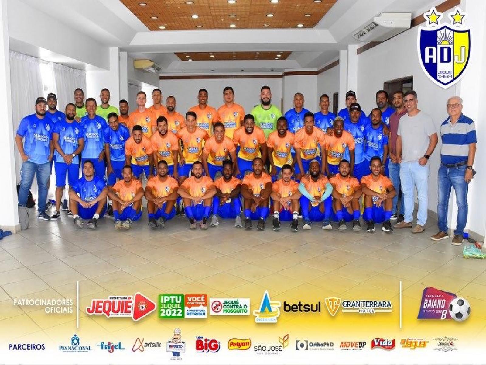Leur Lomanto se reune com elenco da ADJ