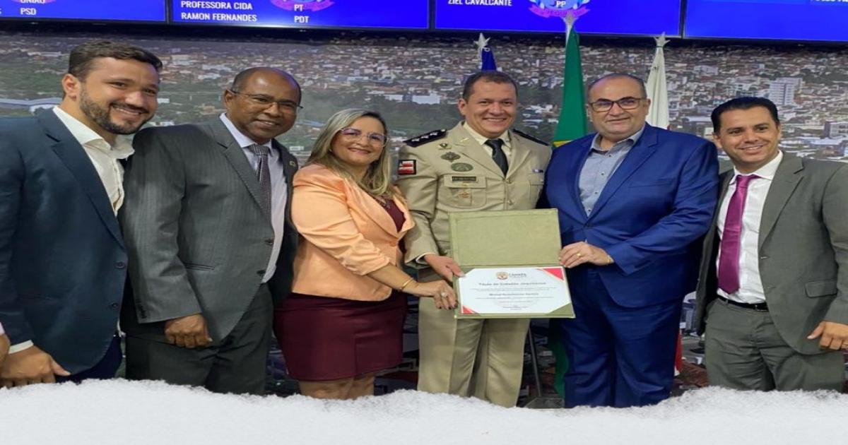 Capitão Nascimento recebe título de cidadão jequieense