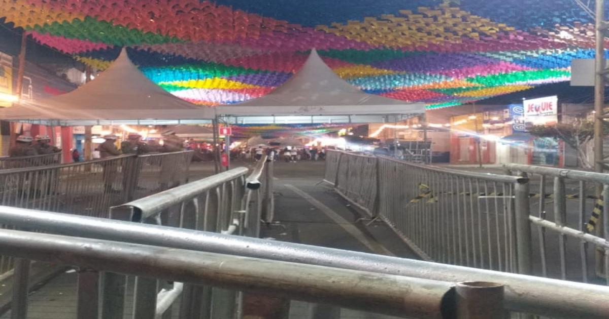 Quase 100 pessoas foram barradas de entrar na Praça da Bandeira por causa da superlotação