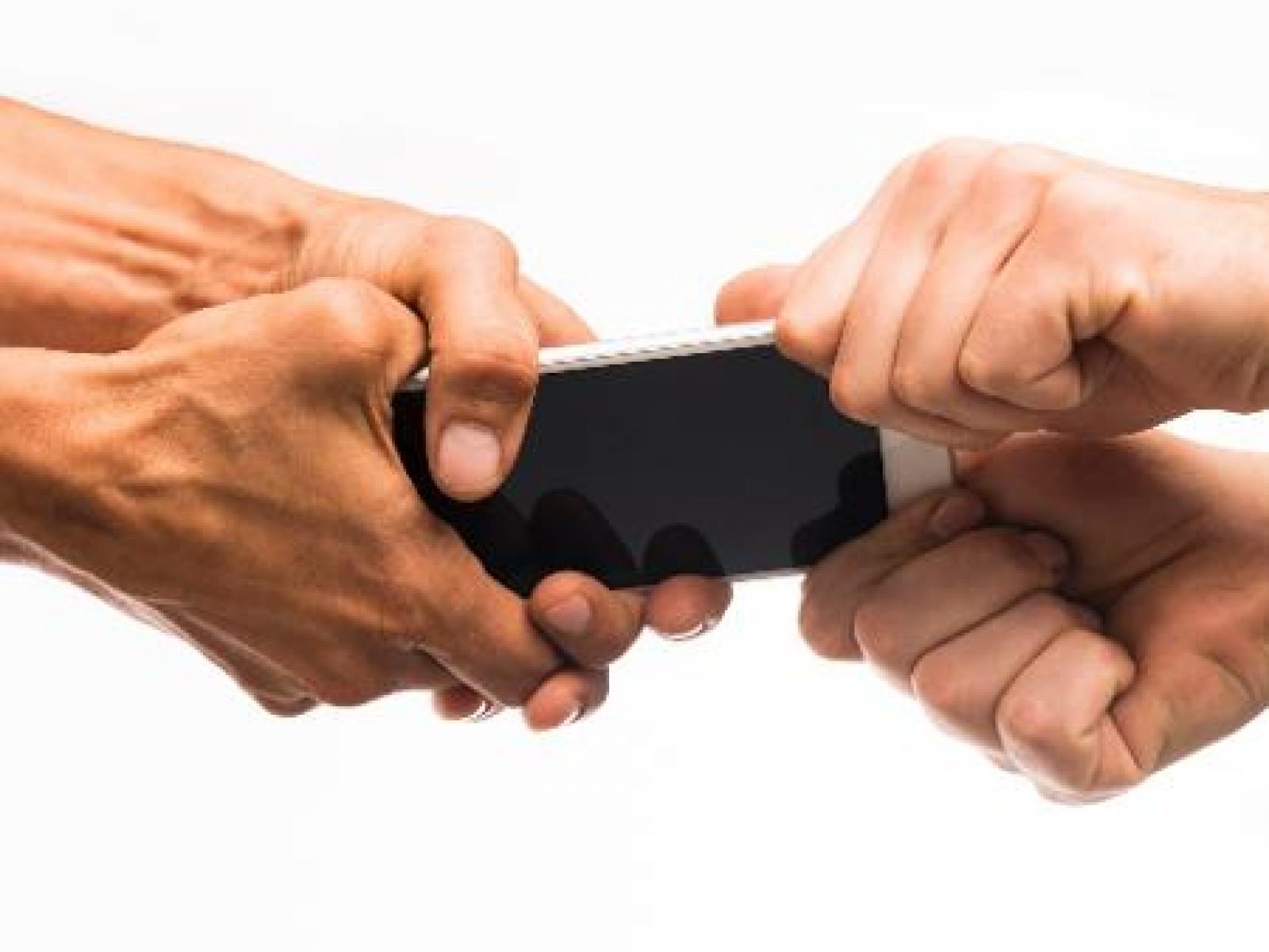 Vítima reage ao assalto e recupera celular roubado no Centro de Jequié