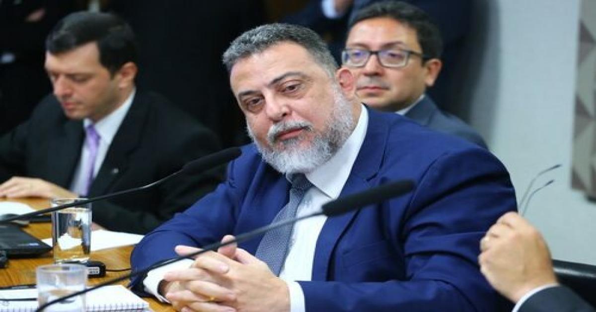 Ex-diretor da Abin admite que adulterou relatório por ordem de G. Dias