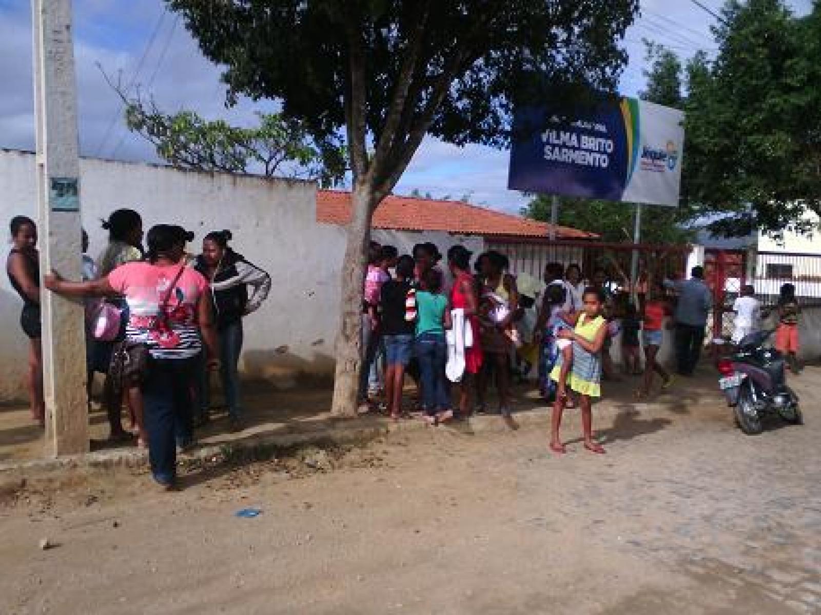 Joaquim Caíres volta a cobrar instalação de Núcleo de informática na Escola Vilma Britto