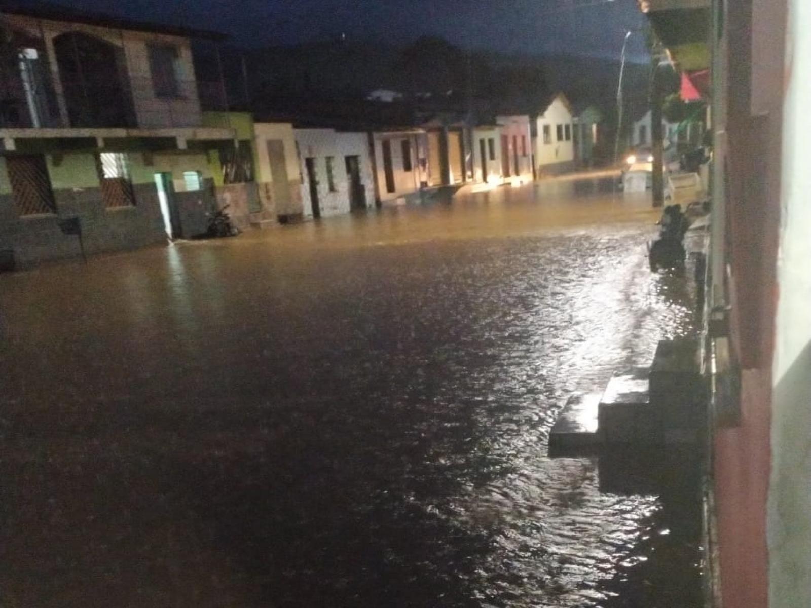Fortes Chuvas causam transtornos em Itagi, e deixam moradores em situação de risco