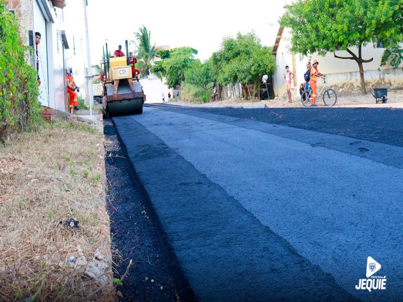 Prefeito de Jequié autoriza mais de R$ 25 milhões em pavimentação asfáltica; Destes, R$ 23 milhões com recursos próprios